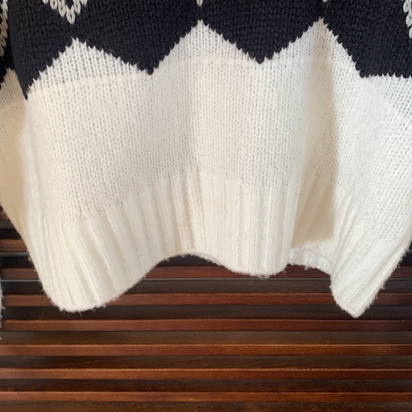 Francesca’s sweater - Picture 2 of 7